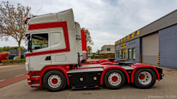 20251019-Tom-Holding-00187